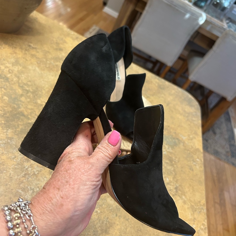 Karl Lagerfeld Black Suede Peep-Toe Block Heel Shoes - Picture 4 of 12